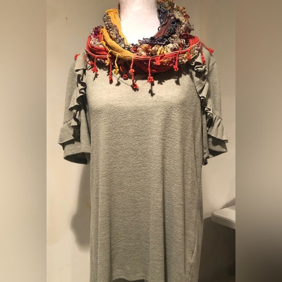 Voice of California soft celery colored lightweight sweater  Made in the USA - Picture 7 of 11